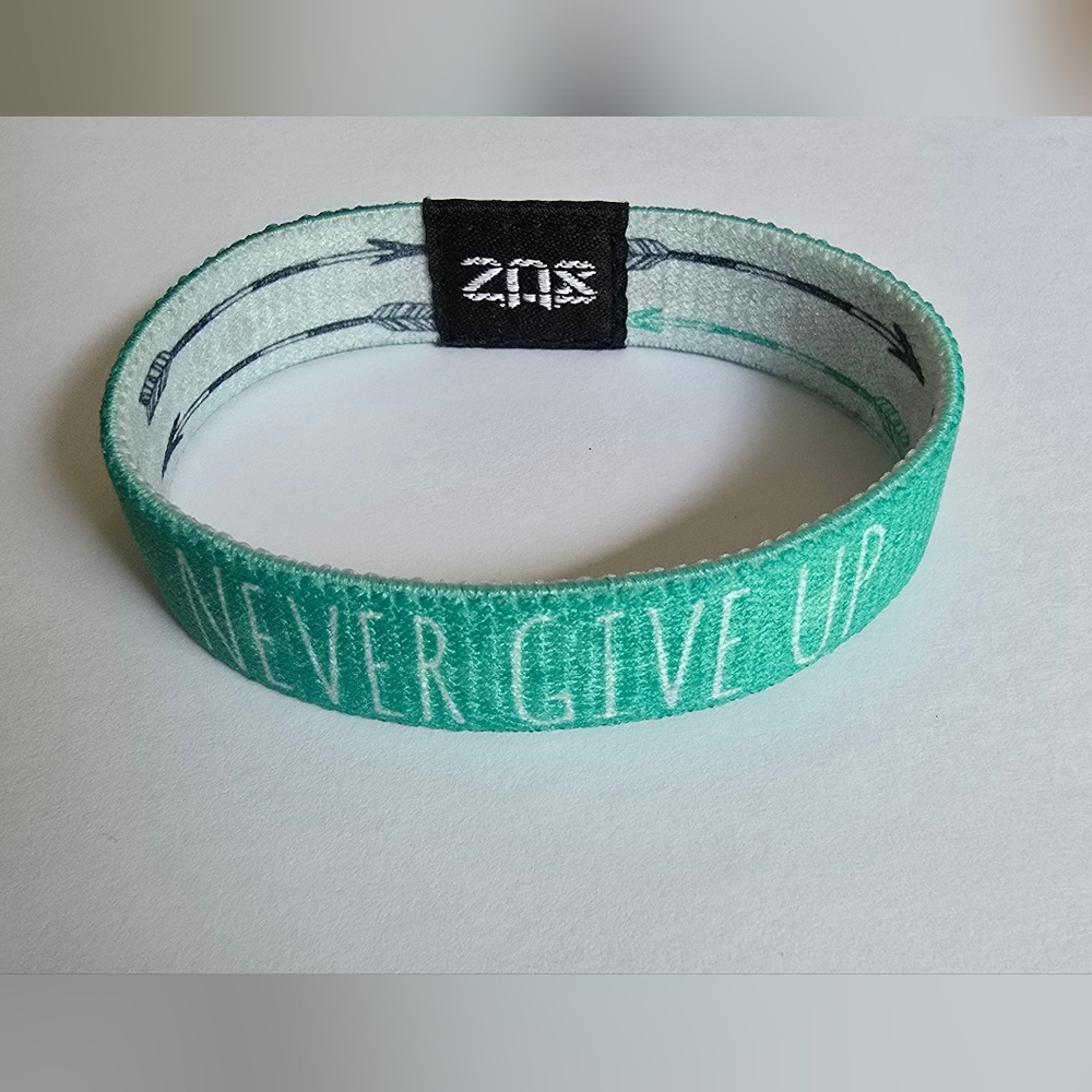 Zox "NEVER GIVE UP" Motivational Stretchy Bracelet